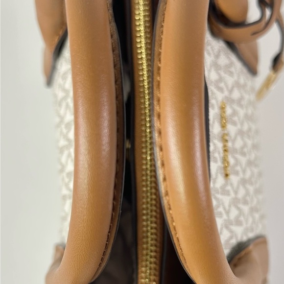 NEW Women’s Michael Kors Small Ruthie Logo Satchel/Tote Vanilla - Picture 10 of 12